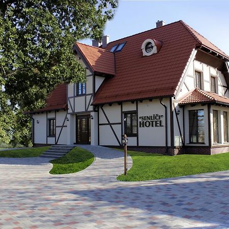 Hotel Senlici Йелгава Екстериор снимка