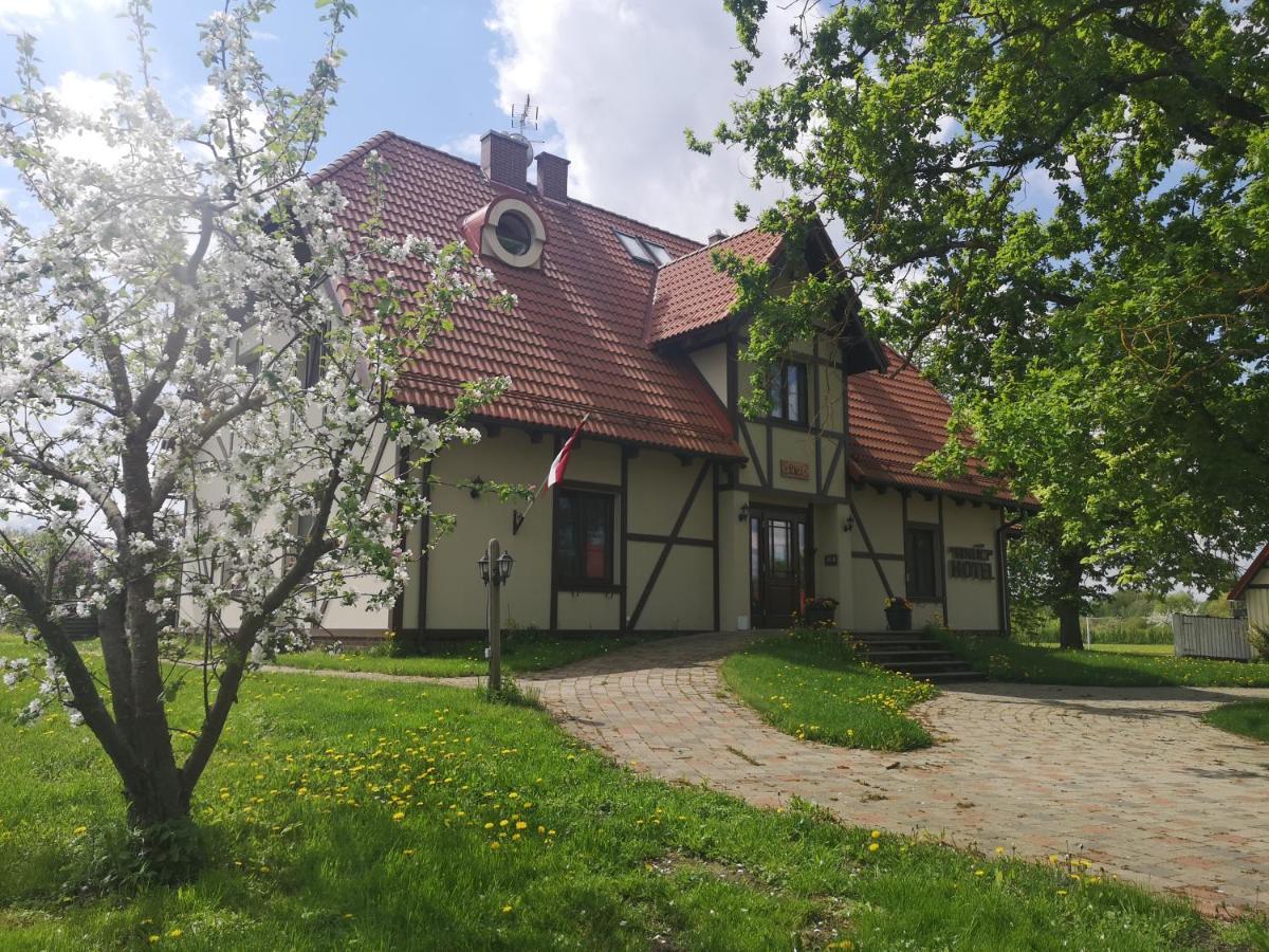 Hotel Senlici Йелгава Екстериор снимка