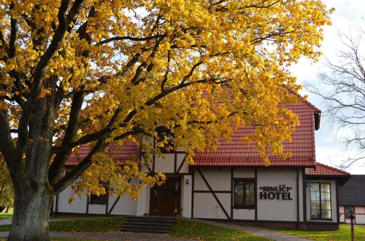 Hotel Senlici Йелгава Екстериор снимка