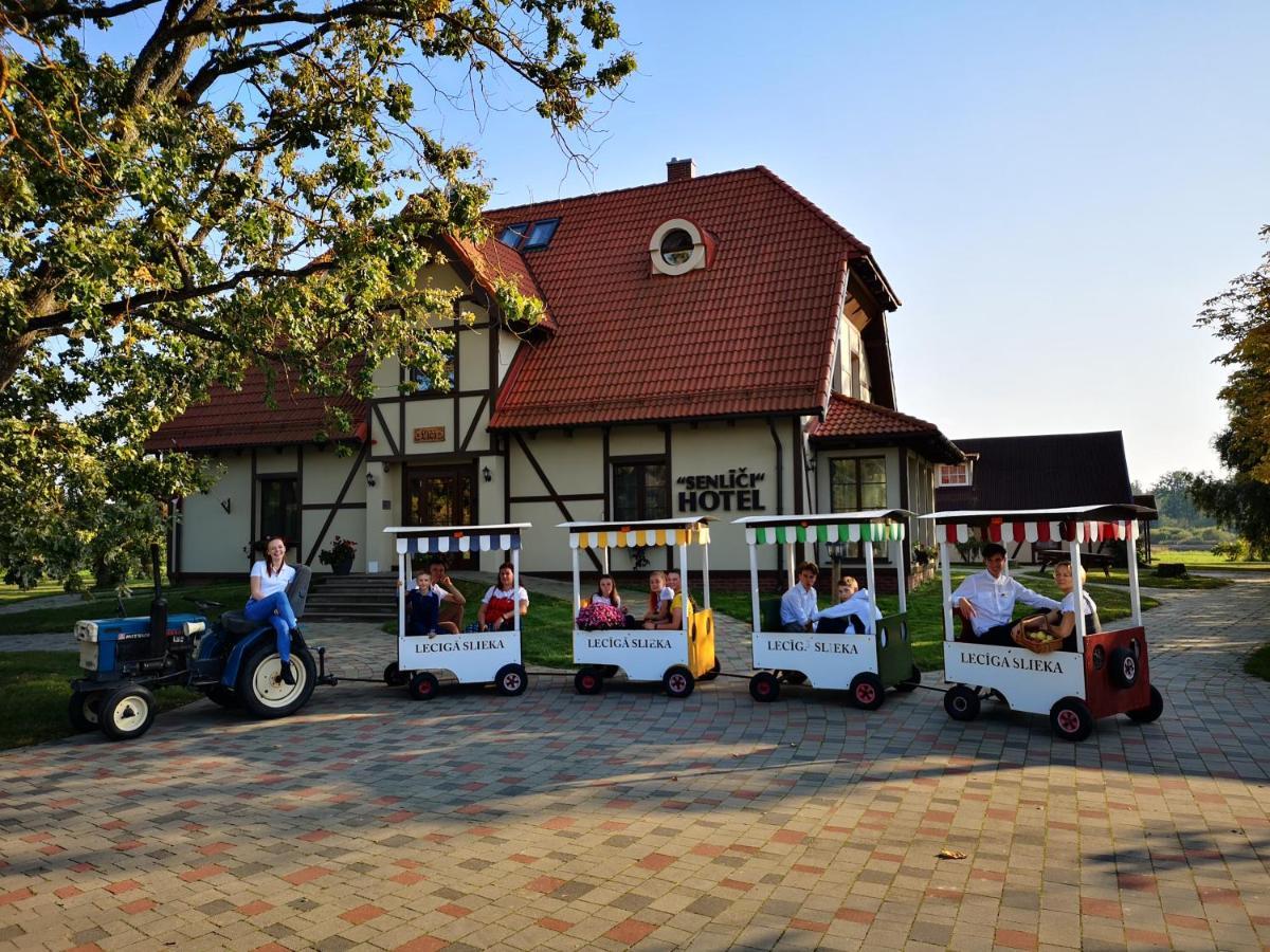 Hotel Senlici Йелгава Екстериор снимка