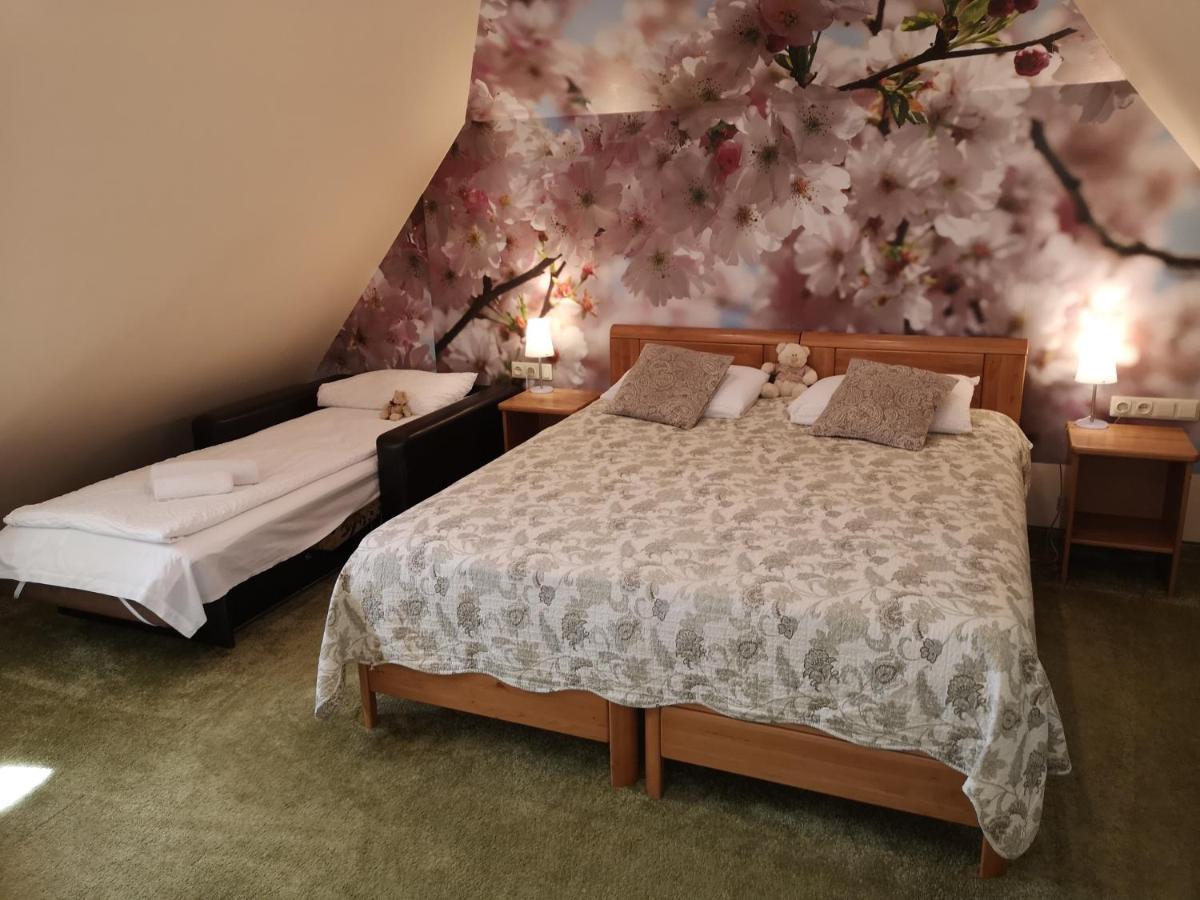 Hotel Senlici Йелгава Екстериор снимка