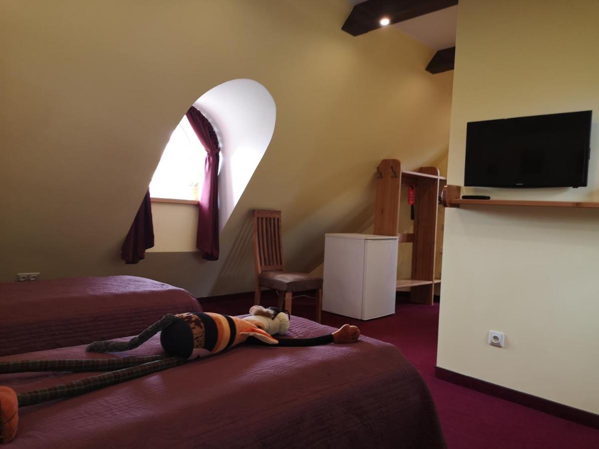 Hotel Senlici Йелгава Екстериор снимка