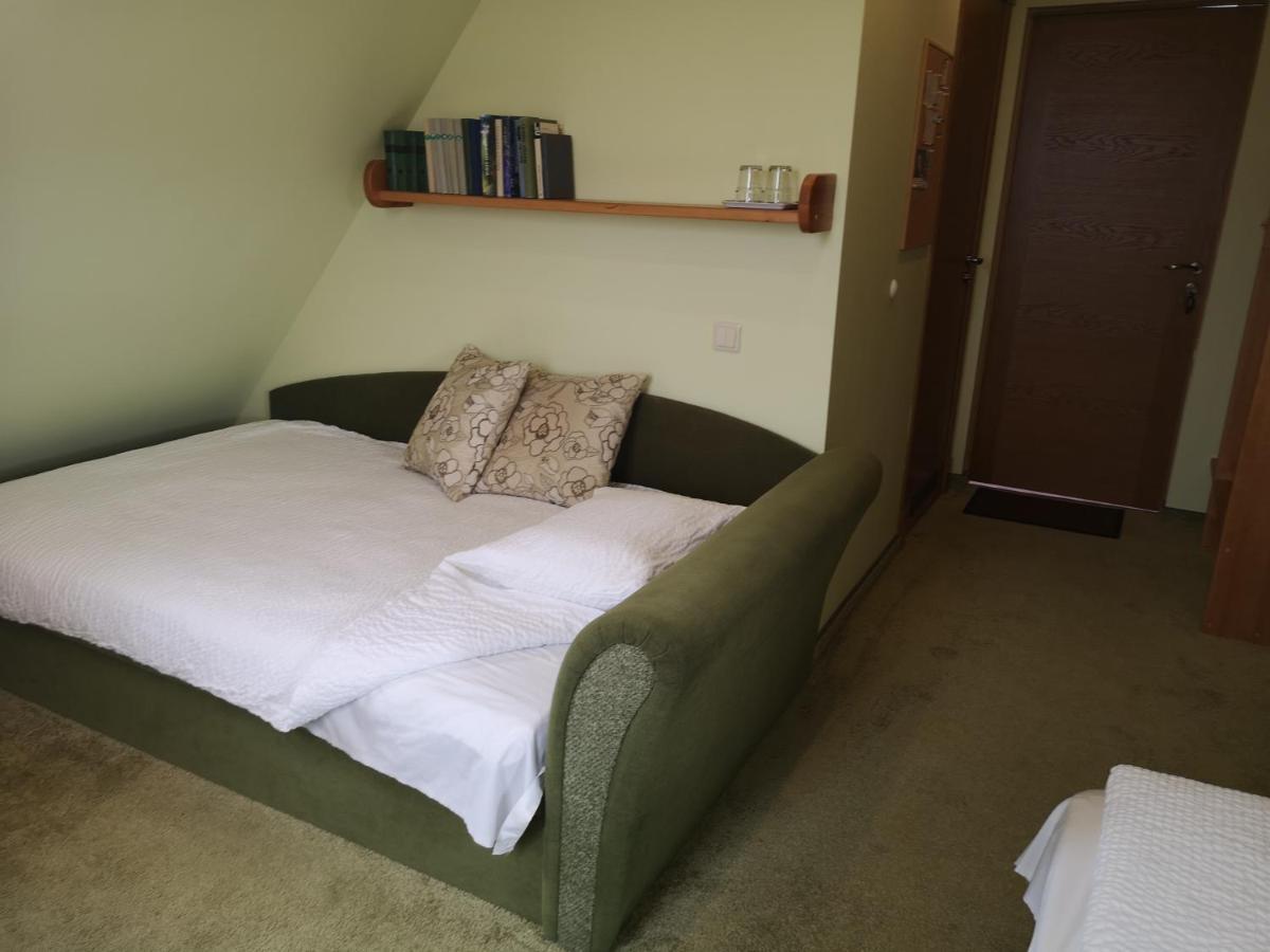 Hotel Senlici Йелгава Екстериор снимка