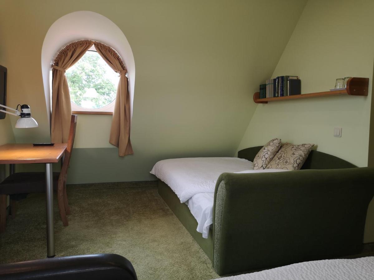 Hotel Senlici Йелгава Екстериор снимка