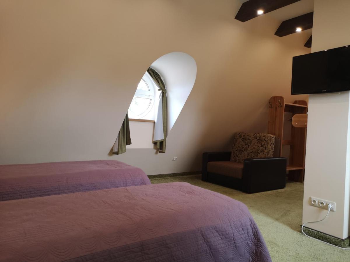 Hotel Senlici Йелгава Екстериор снимка