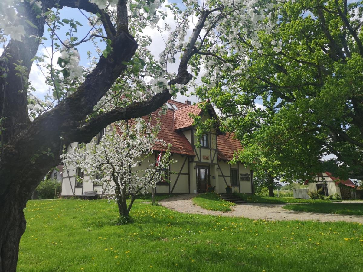 Hotel Senlici Йелгава Екстериор снимка
