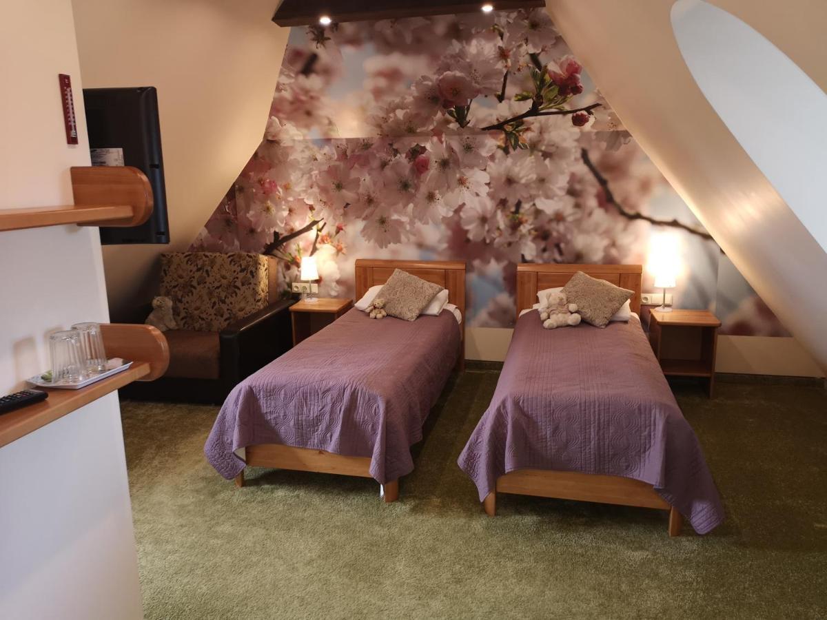 Hotel Senlici Йелгава Екстериор снимка