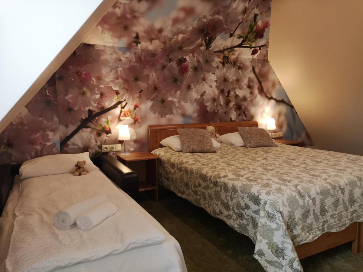 Hotel Senlici Йелгава Екстериор снимка