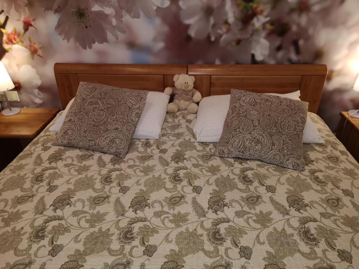 Hotel Senlici Йелгава Екстериор снимка