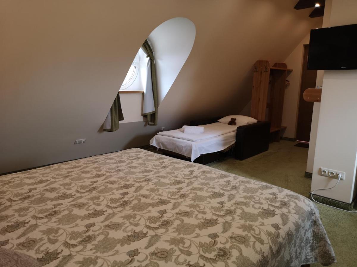 Hotel Senlici Йелгава Екстериор снимка