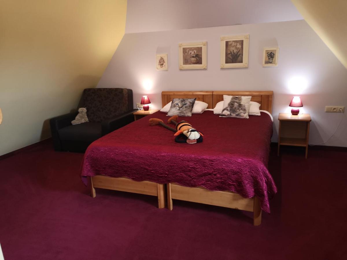 Hotel Senlici Йелгава Екстериор снимка
