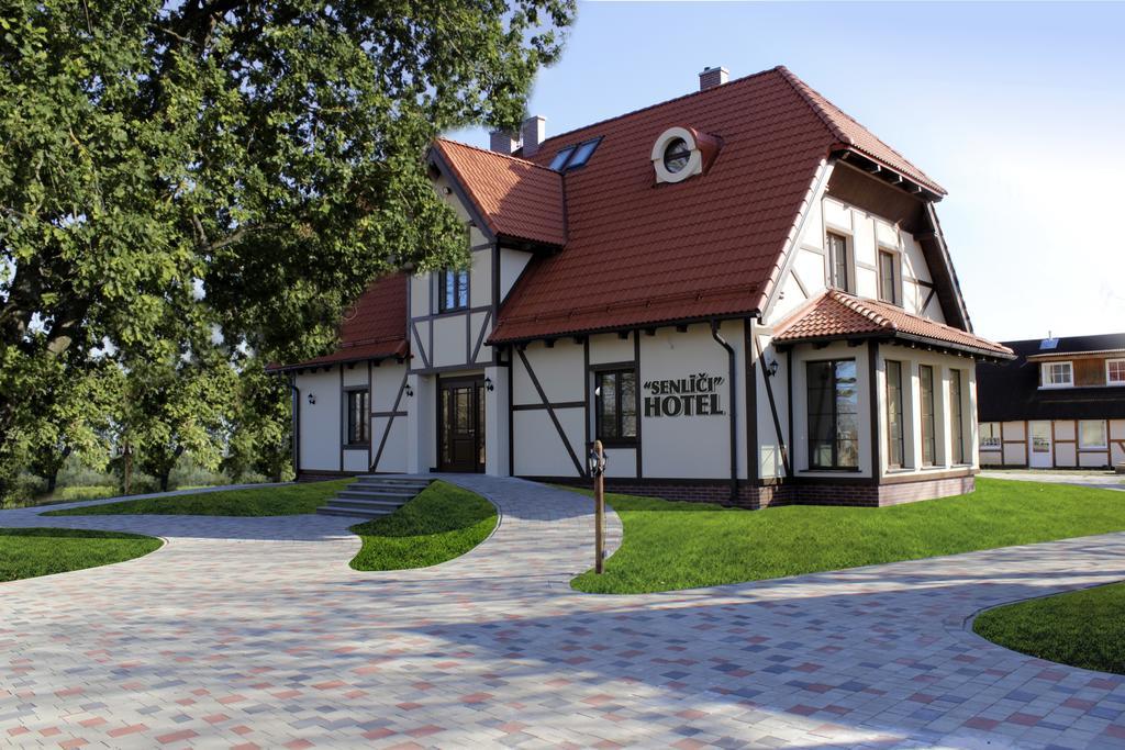 Hotel Senlici Йелгава Екстериор снимка