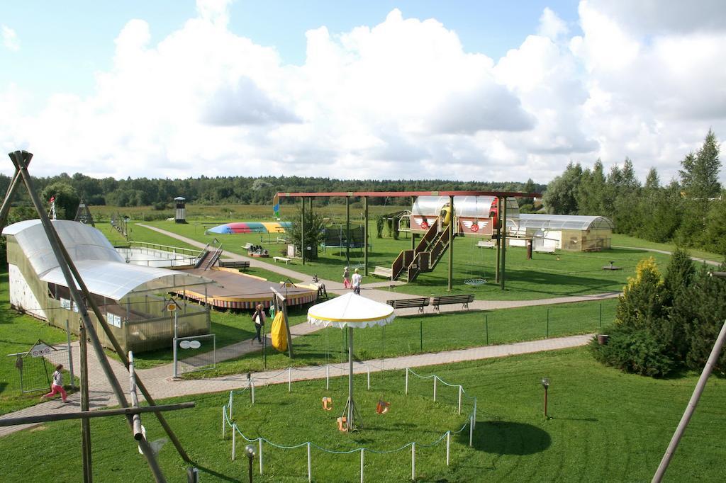 Hotel Senlici Йелгава Екстериор снимка