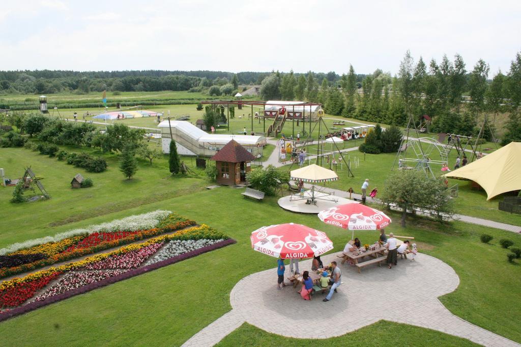 Hotel Senlici Йелгава Екстериор снимка